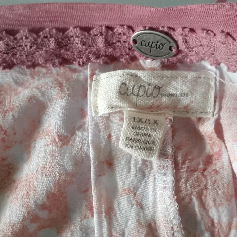 Cupio Mauve Pink Shirt Silky Back Floral Detail Top Size 1X.